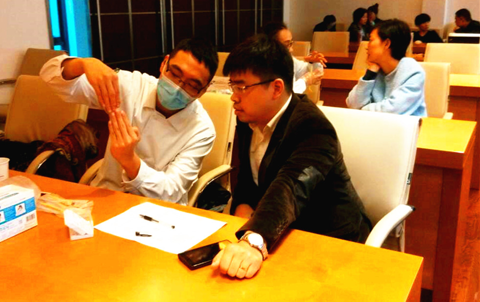 天堂硅谷攜手綠城口腔醫(yī)院舉行健康知識(shí)講座和義診